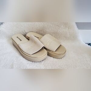 True religion cream/bone wedge sandles. size 8.5. VGUC